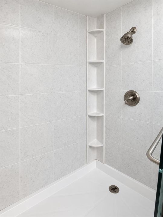 25 Master Bath 3