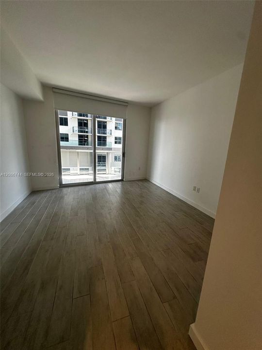 Active With Contract: $2,700 (1 beds, 1 baths, 766 Square Feet)