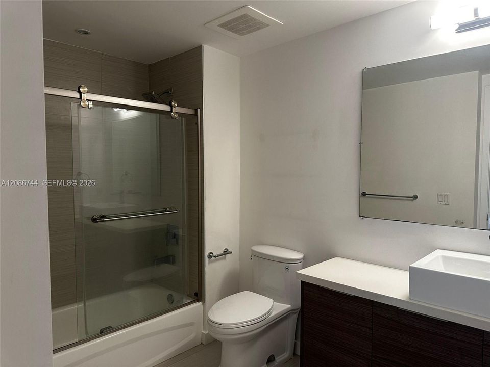 Active With Contract: $2,700 (1 beds, 1 baths, 766 Square Feet)