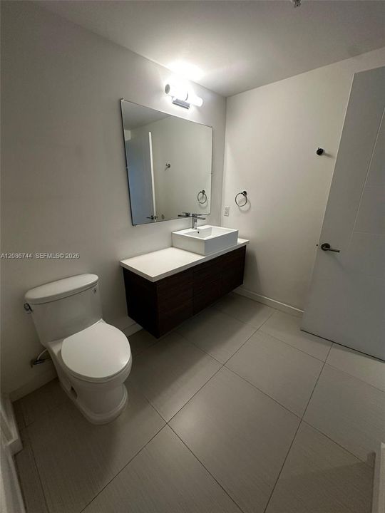 Active With Contract: $2,700 (1 beds, 1 baths, 766 Square Feet)