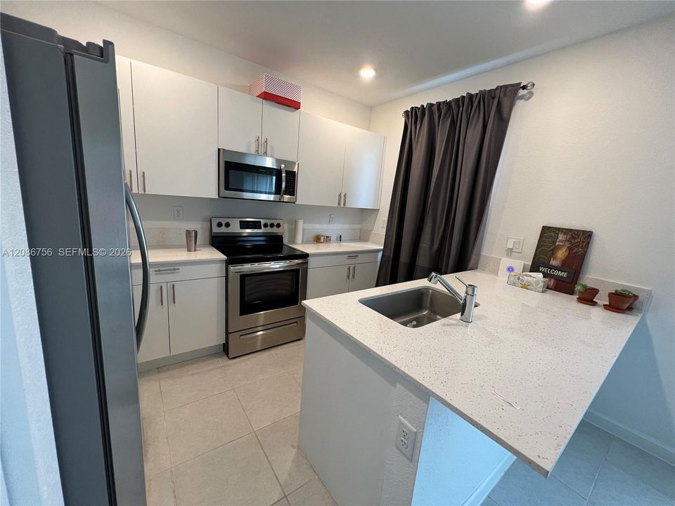 En Renta: $2,500 (3 camas, 2 baños, 1331 Pies cuadrados)