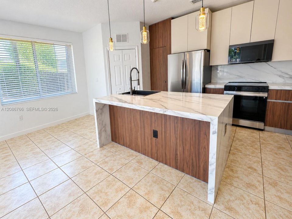 For Rent: $4,600 (4 beds, 2 baths, 2217 Square Feet)