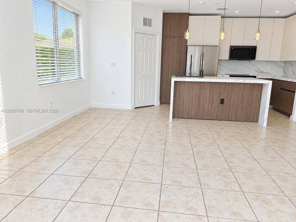 For Rent: $4,600 (4 beds, 2 baths, 2217 Square Feet)