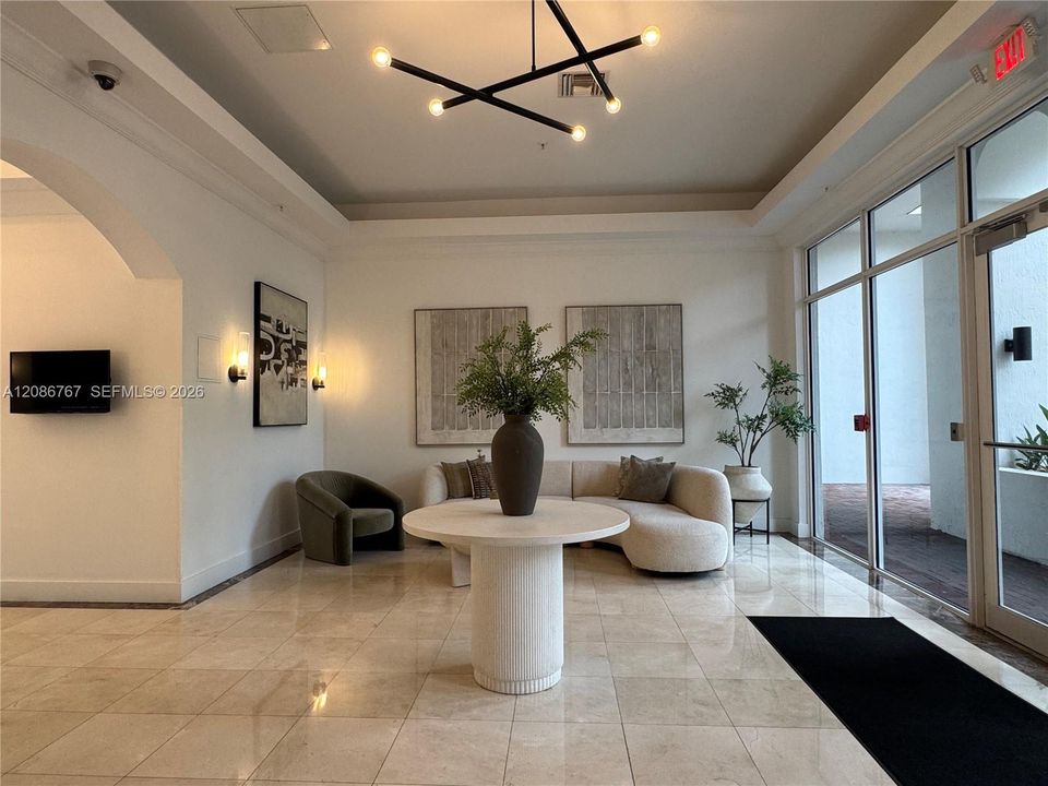 Active With Contract: $2,850 (2 beds, 2 baths, 1145 Square Feet)