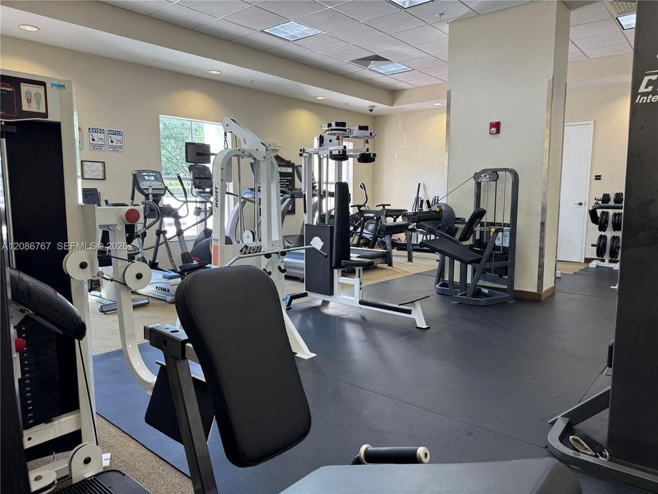 Active With Contract: $2,850 (2 beds, 2 baths, 1145 Square Feet)