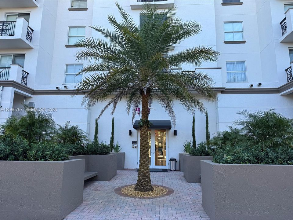 Active With Contract: $2,850 (2 beds, 2 baths, 1145 Square Feet)