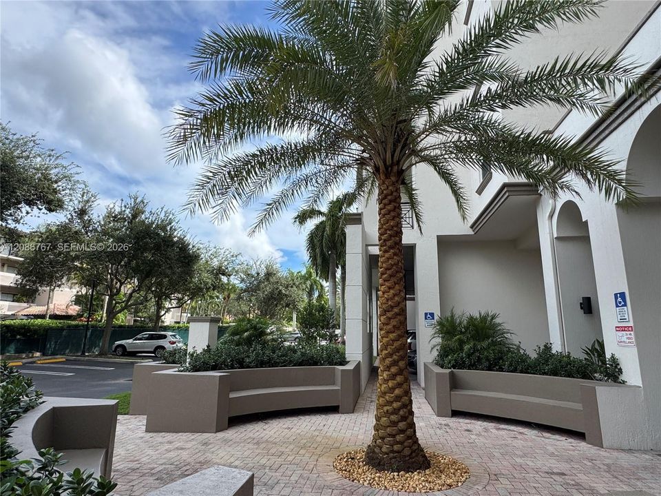 Active With Contract: $2,850 (2 beds, 2 baths, 1145 Square Feet)