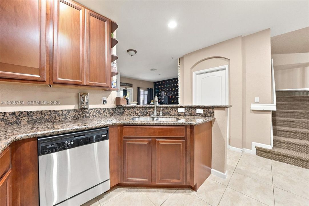 For Sale: $340,000 (3 beds, 2 baths, 1580 Square Feet)