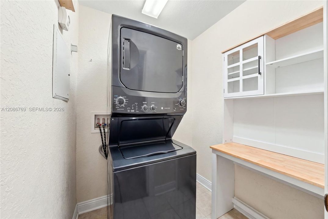For Sale: $340,000 (3 beds, 2 baths, 1580 Square Feet)