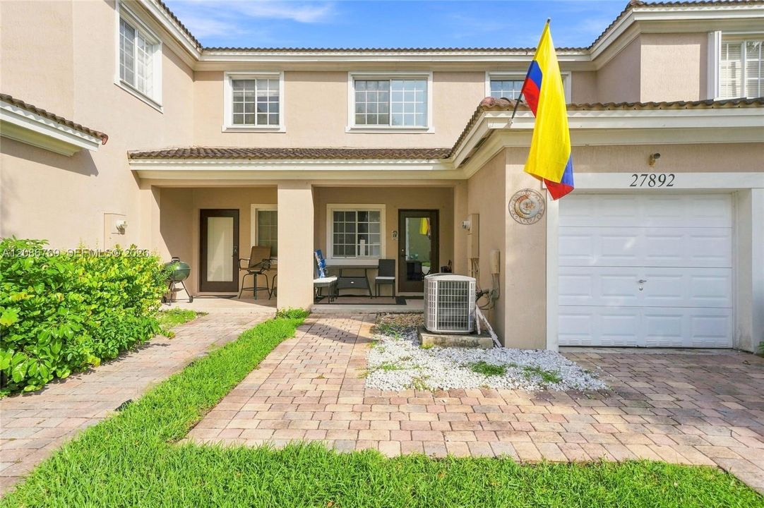 For Sale: $340,000 (3 beds, 2 baths, 1580 Square Feet)