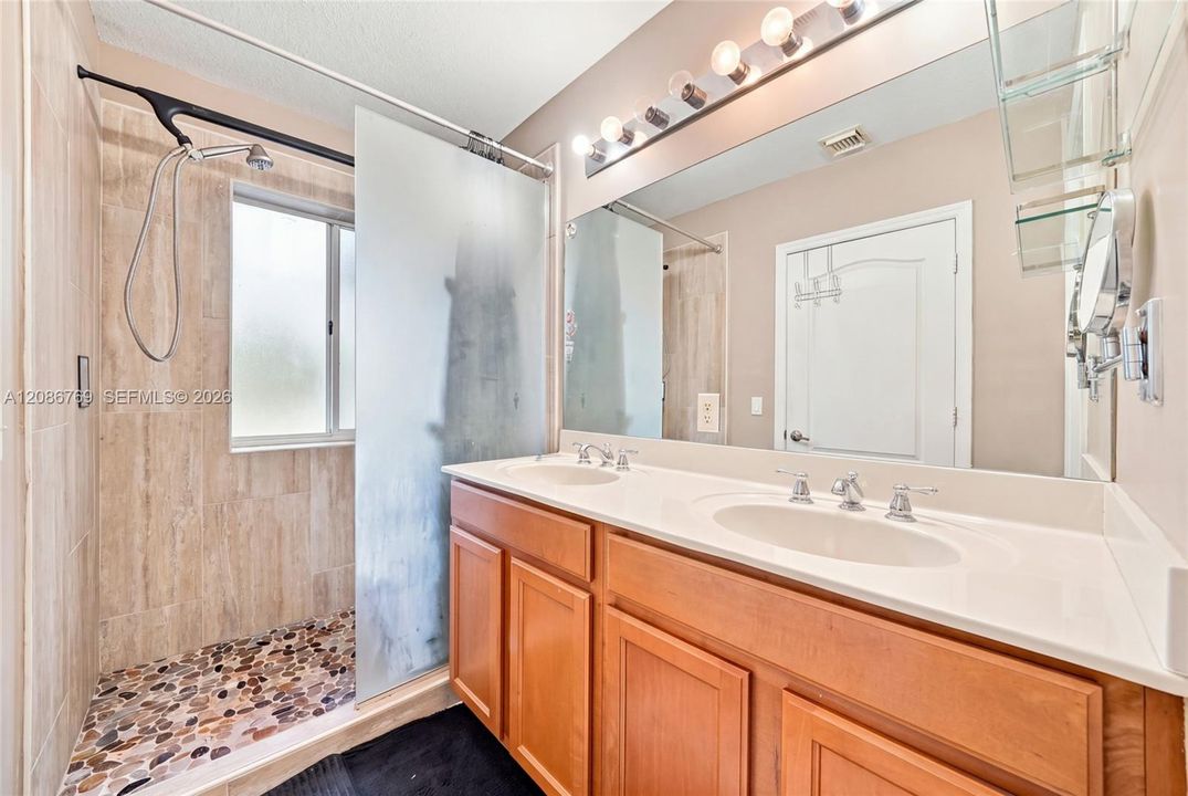 For Sale: $340,000 (3 beds, 2 baths, 1580 Square Feet)