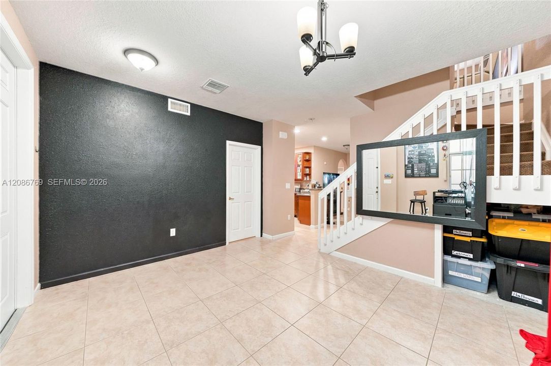 For Sale: $340,000 (3 beds, 2 baths, 1580 Square Feet)