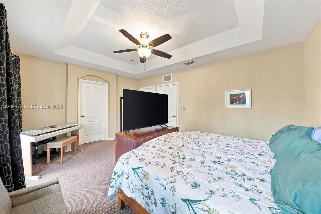 For Sale: $340,000 (3 beds, 2 baths, 1580 Square Feet)