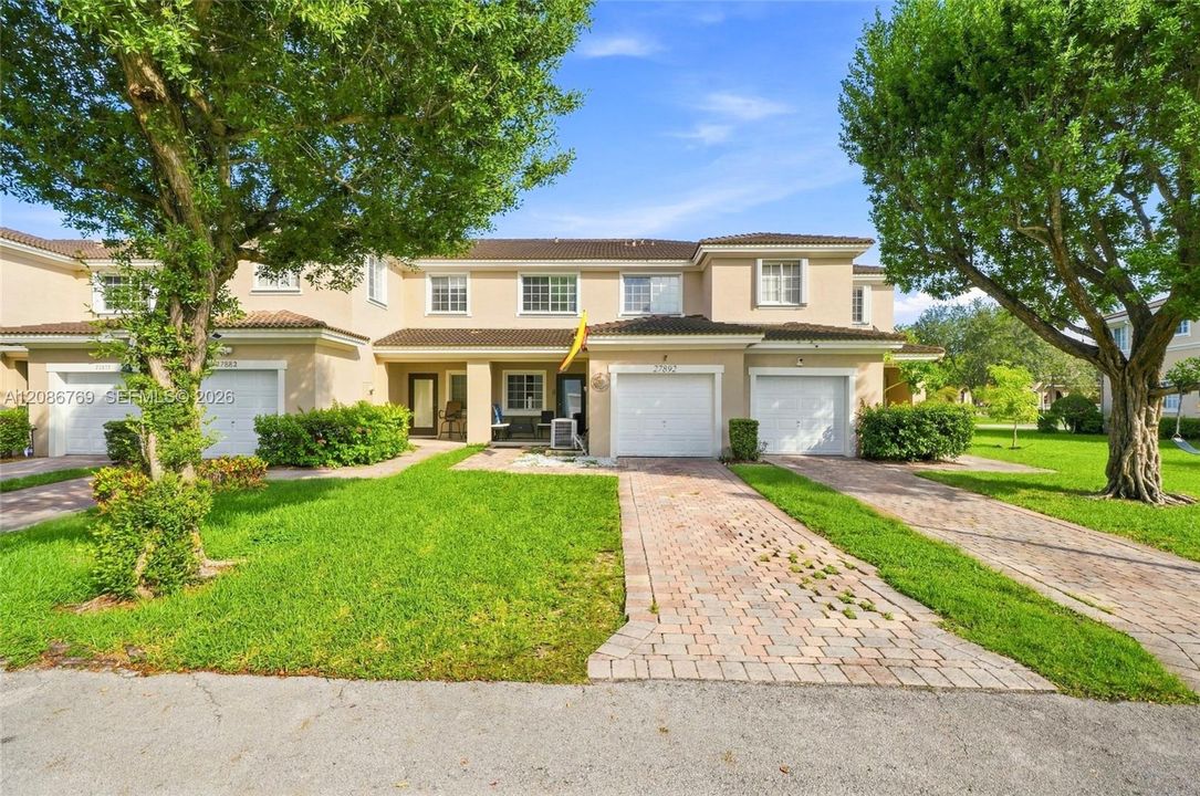For Sale: $340,000 (3 beds, 2 baths, 1580 Square Feet)