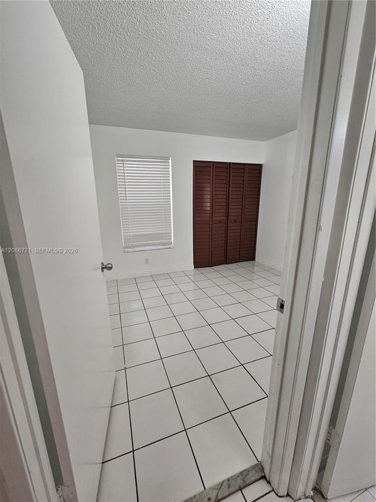 For Sale: $310,000 (2 beds, 2 baths, 880 Square Feet)