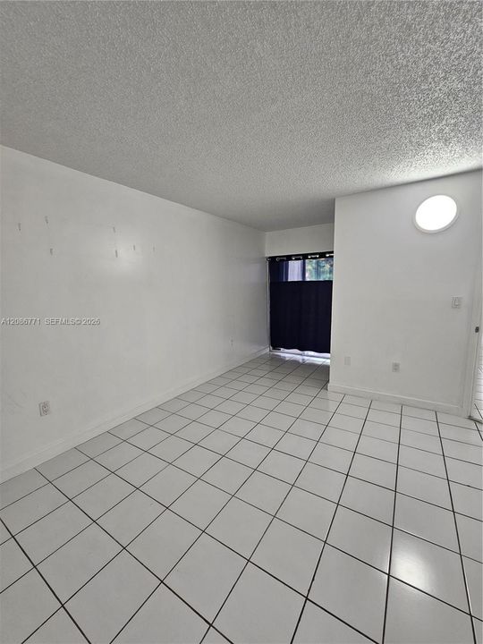 For Sale: $310,000 (2 beds, 2 baths, 880 Square Feet)