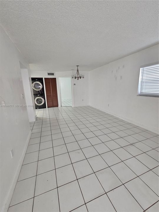 For Sale: $310,000 (2 beds, 2 baths, 880 Square Feet)