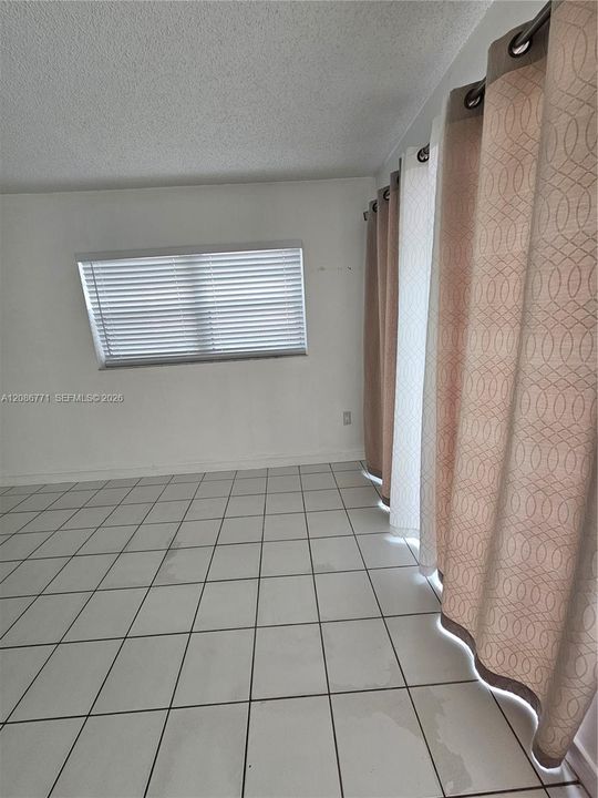 For Sale: $310,000 (2 beds, 2 baths, 880 Square Feet)