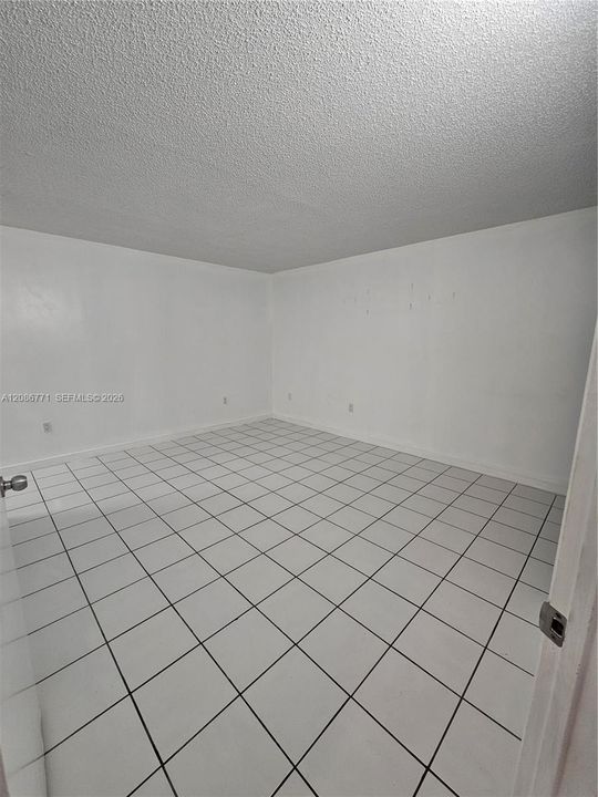 For Sale: $310,000 (2 beds, 2 baths, 880 Square Feet)
