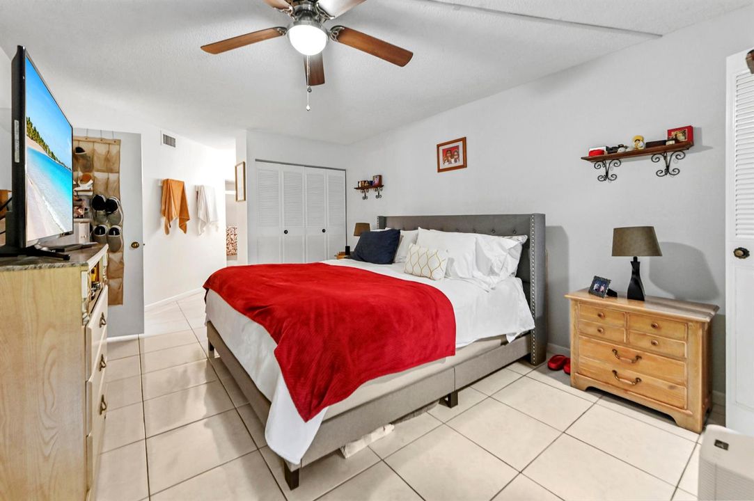 16 Bedroom 02