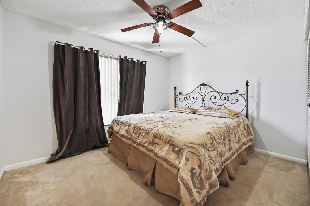 21 Bedroom 01