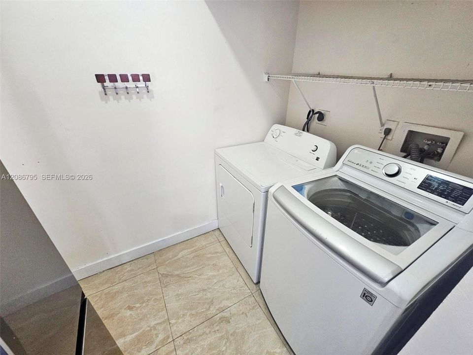 В аренду: $3,250 (3 спален, 2 ванн, 1240 Квадратных фут)