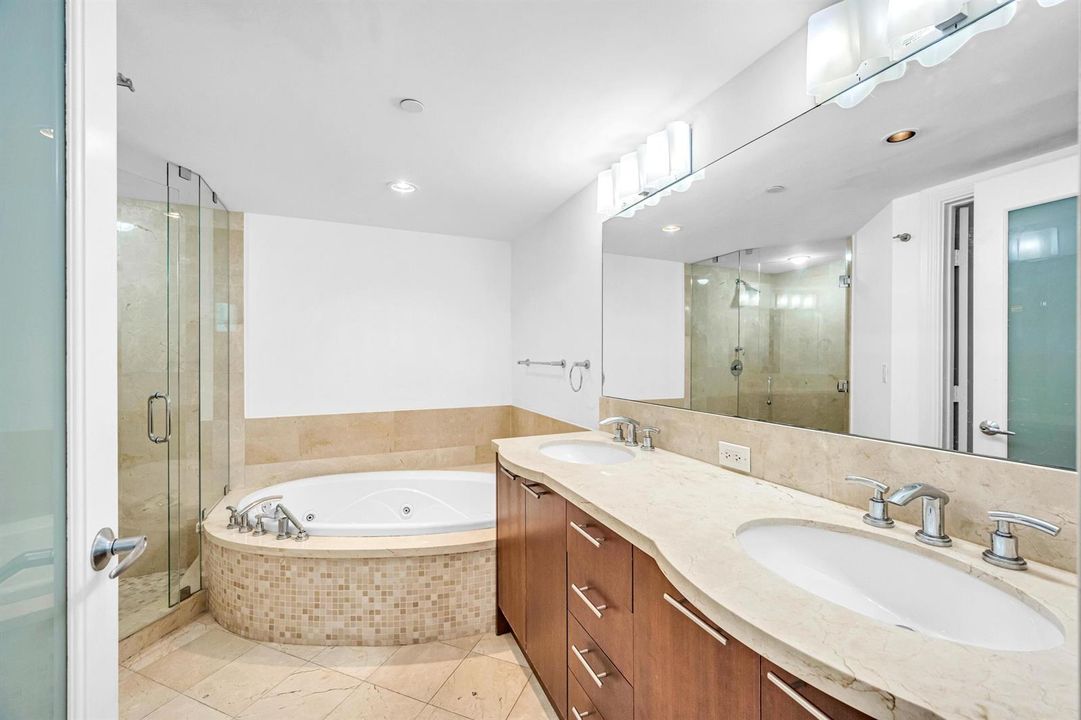1200 HOLIDAY DR #902-60