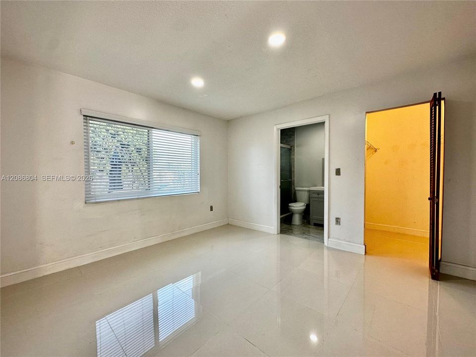 В аренду: $3,445 (3 спален, 2 ванн, 1364 Квадратных фут)