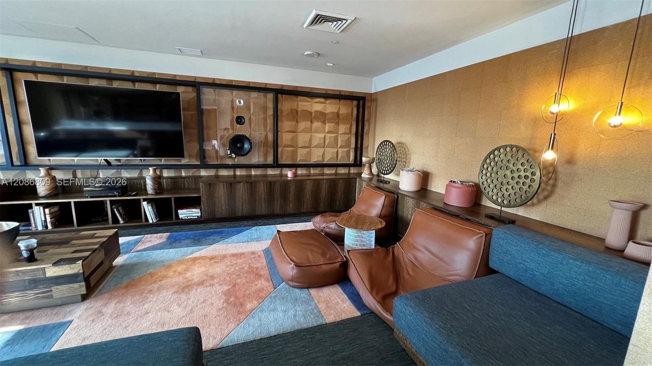 В аренду: $3,400 (1 спален, 1 ванн, 713 Квадратных фут)