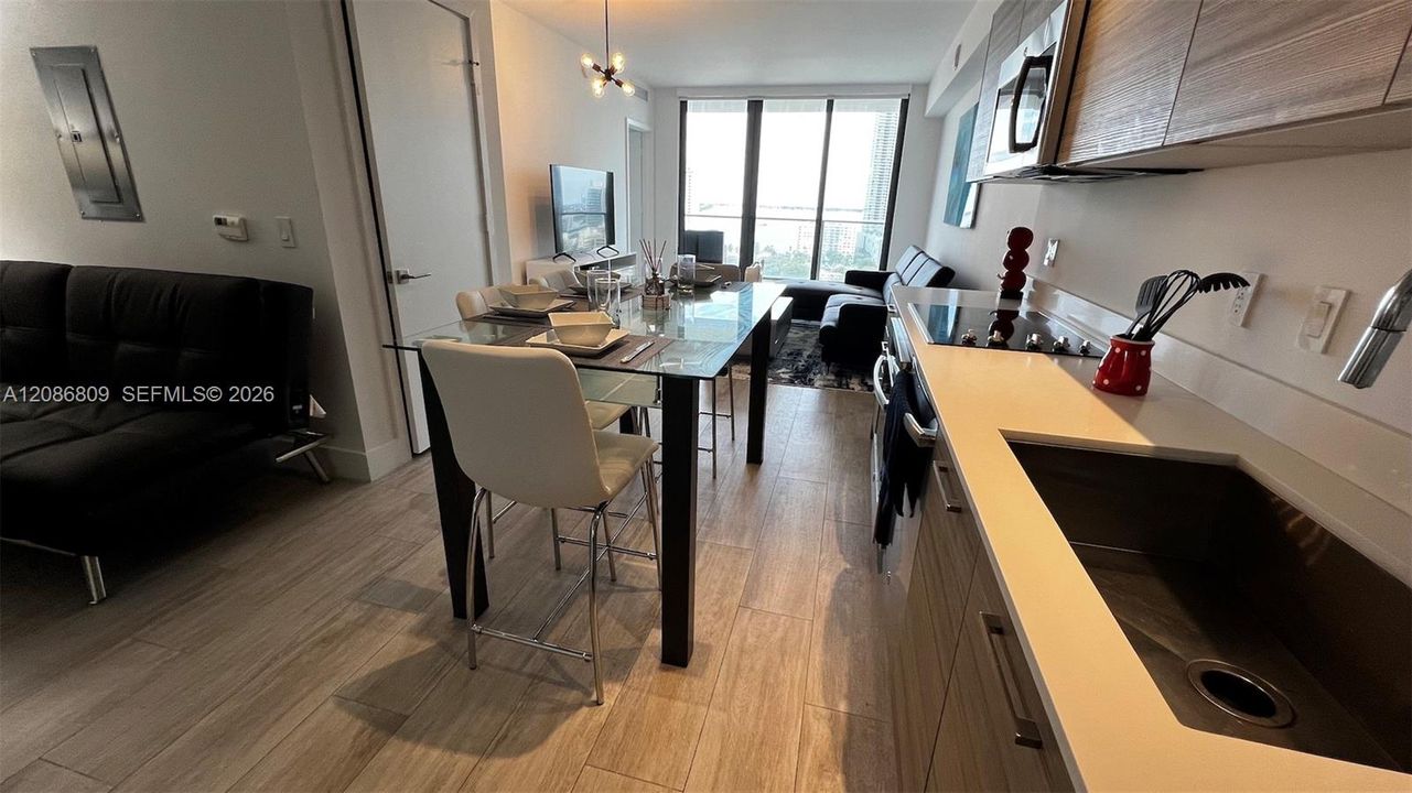 В аренду: $3,400 (1 спален, 1 ванн, 713 Квадратных фут)