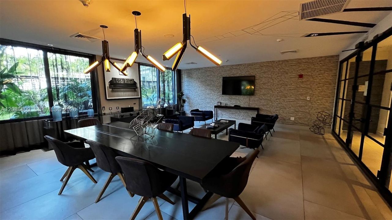 В аренду: $3,400 (1 спален, 1 ванн, 713 Квадратных фут)