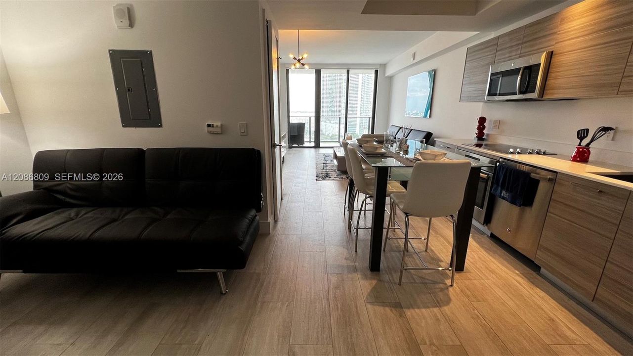 В аренду: $3,400 (1 спален, 1 ванн, 713 Квадратных фут)