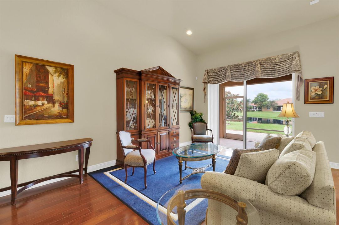 Living Room toward lanai