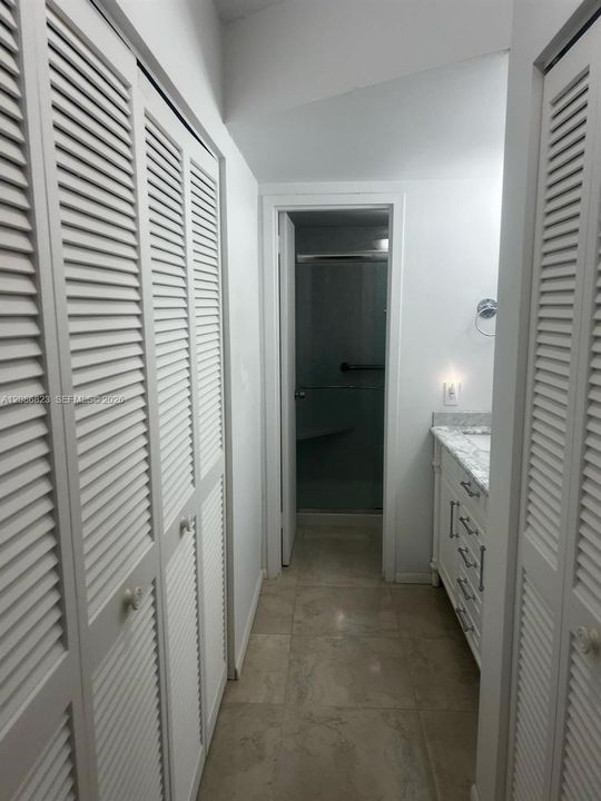 En Venta: $249,900 (1 camas, 1 baños, 930 Pies cuadrados)