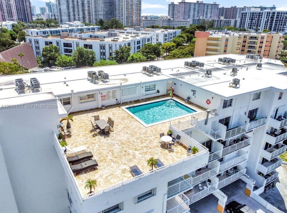 En Venta: $249,900 (1 camas, 1 baños, 930 Pies cuadrados)