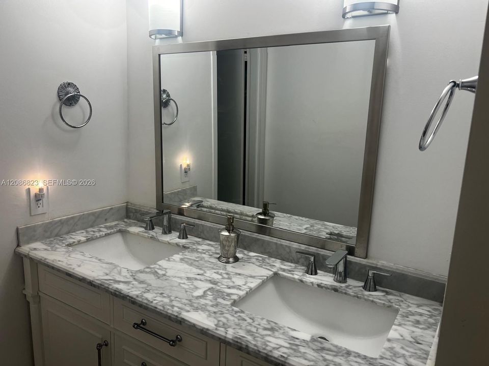 En Venta: $249,900 (1 camas, 1 baños, 930 Pies cuadrados)
