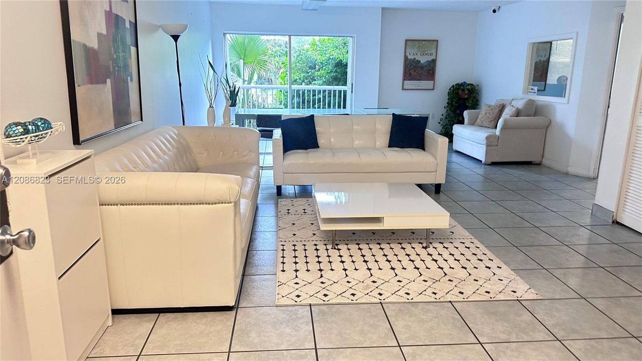 En Venta: $249,900 (1 camas, 1 baños, 930 Pies cuadrados)