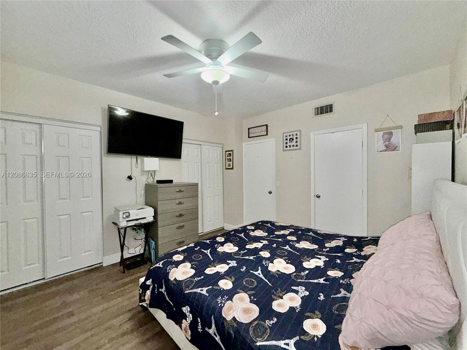 For Rent: $2,600 (2 beds, 2 baths, 1110 Square Feet)