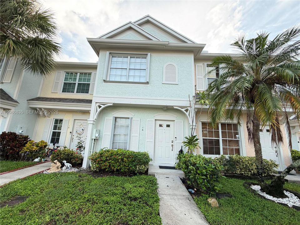 For Rent: $2,600 (2 beds, 2 baths, 1110 Square Feet)