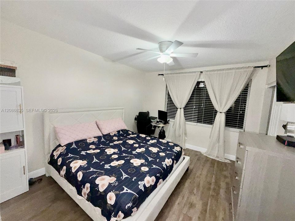 For Rent: $2,600 (2 beds, 2 baths, 1110 Square Feet)