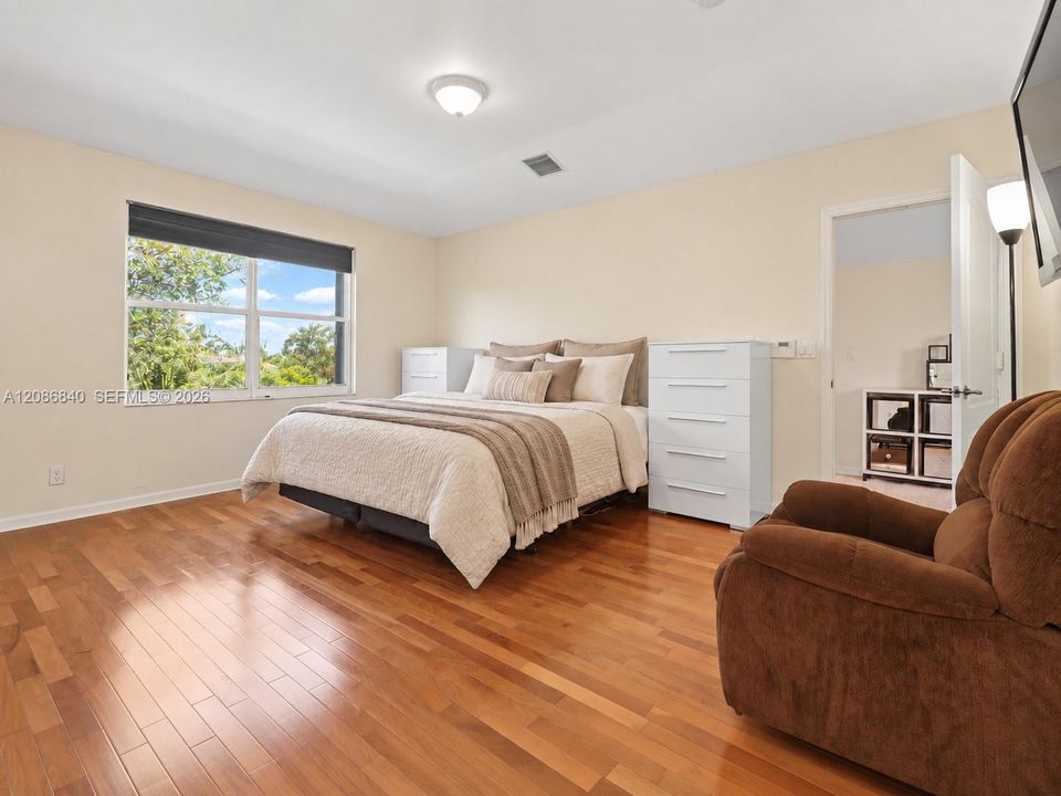 For Sale: $760,000 (4 beds, 3 baths, 2163 Square Feet)