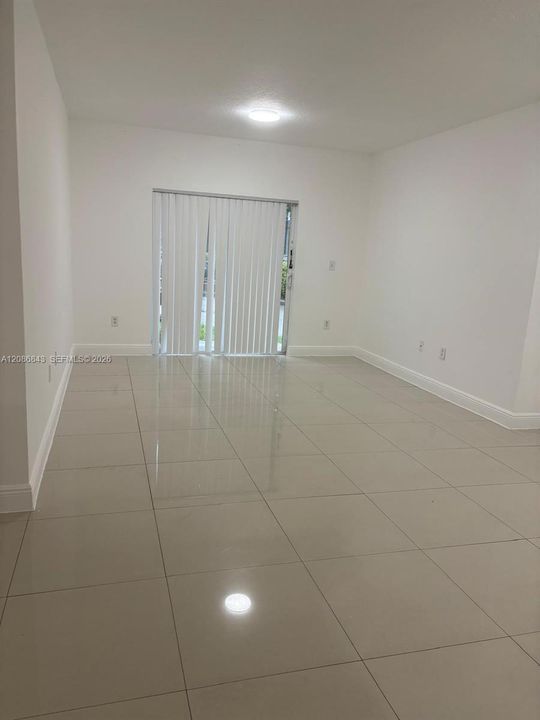 For Rent: $2,000 (2 beds, 2 baths, 914 Square Feet)