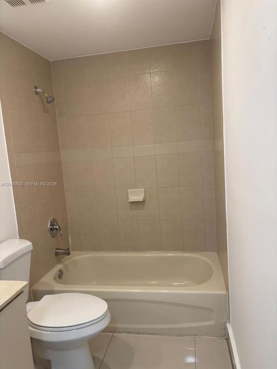 For Rent: $2,000 (2 beds, 2 baths, 914 Square Feet)