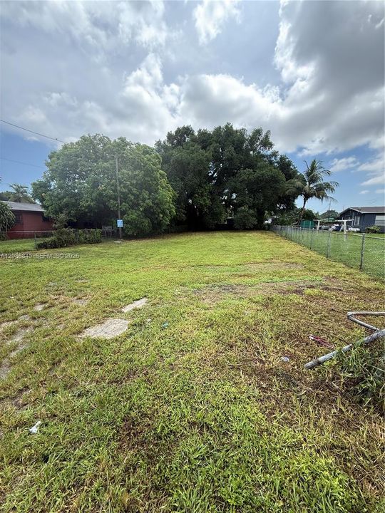 На продажу: $300,000 (0.18 acres)