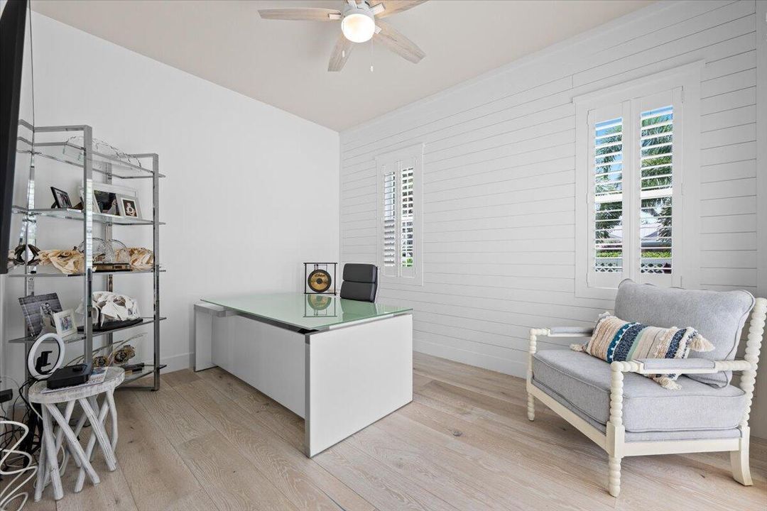 Bright Dedicated Workspace/Casita