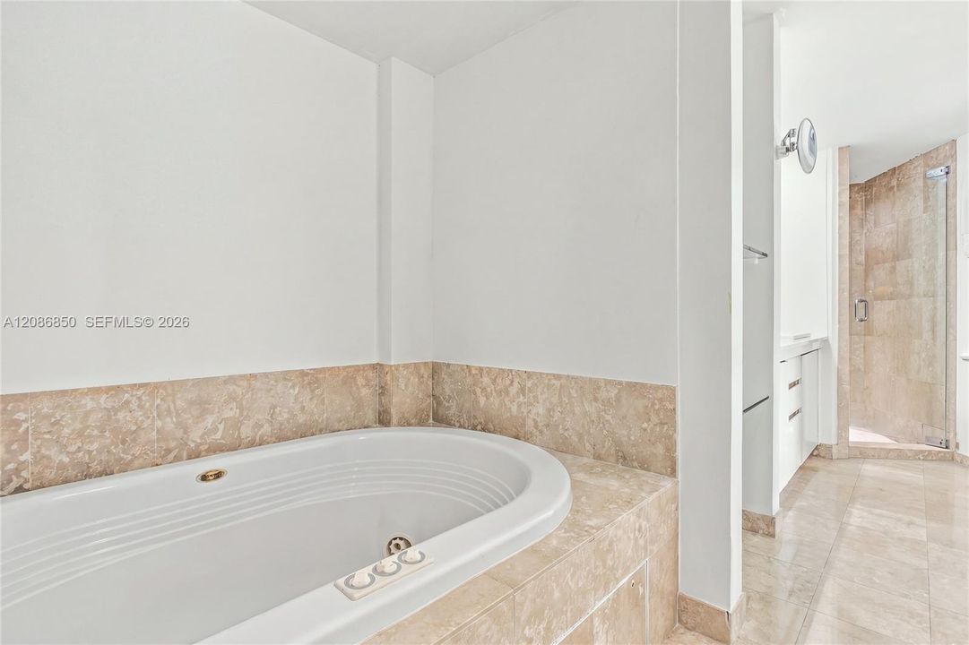 En Venta: $2,250,000 (3 camas, 3 baños, 2310 Pies cuadrados)