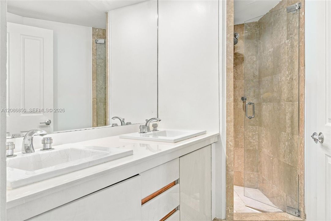En Venta: $2,250,000 (3 camas, 3 baños, 2310 Pies cuadrados)