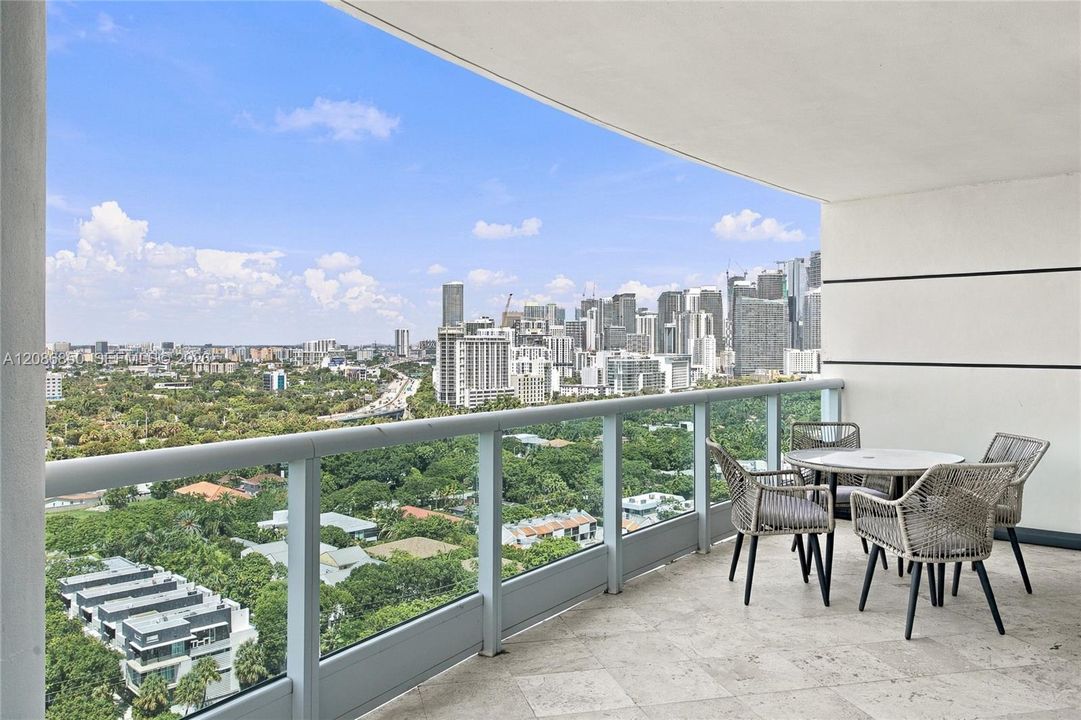 En Venta: $2,250,000 (3 camas, 3 baños, 2310 Pies cuadrados)