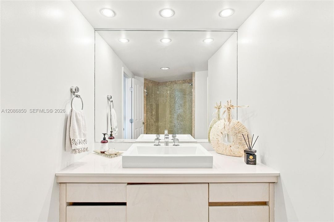 En Venta: $2,250,000 (3 camas, 3 baños, 2310 Pies cuadrados)