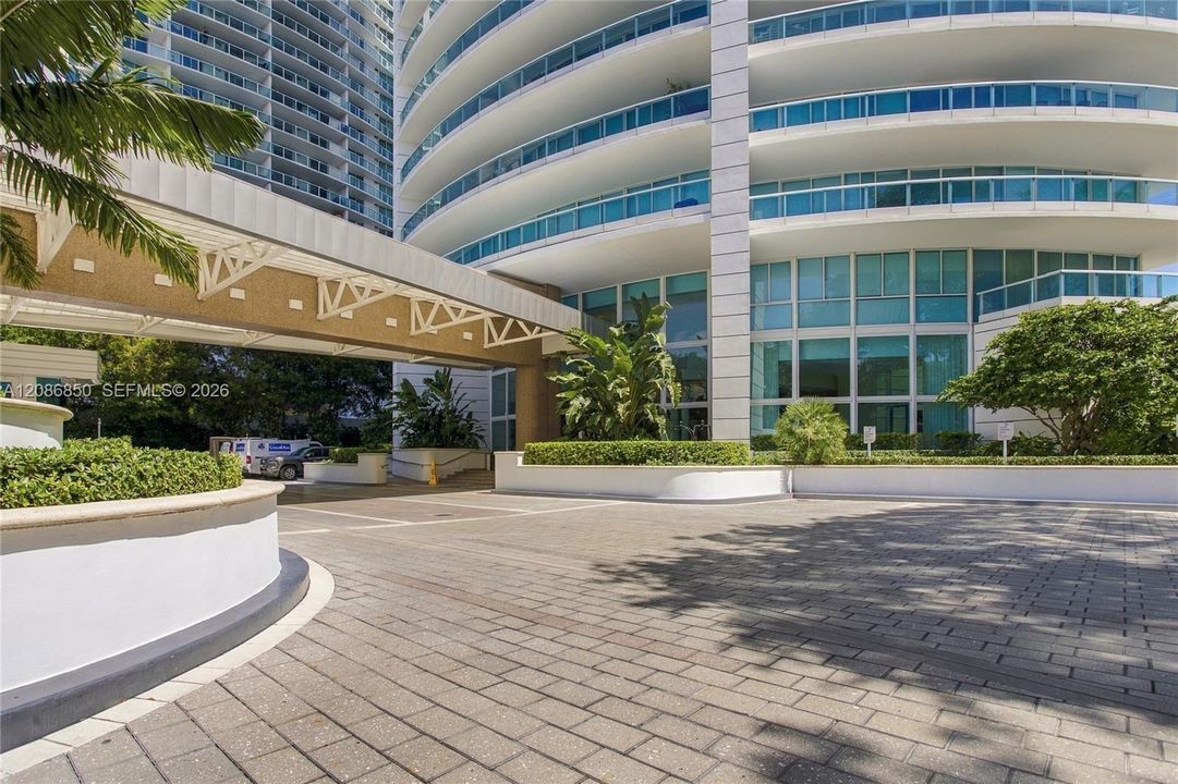 En Venta: $2,250,000 (3 camas, 3 baños, 2310 Pies cuadrados)